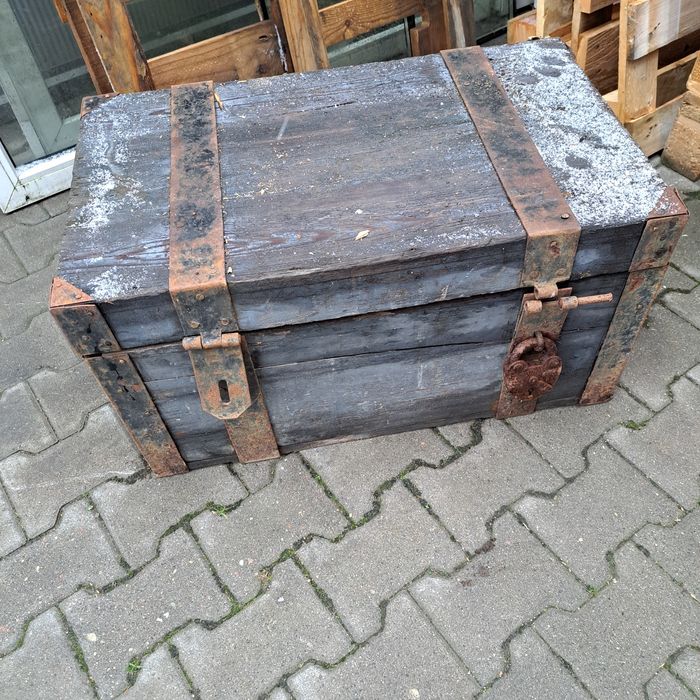 Stara skrzynia kufer drewniana