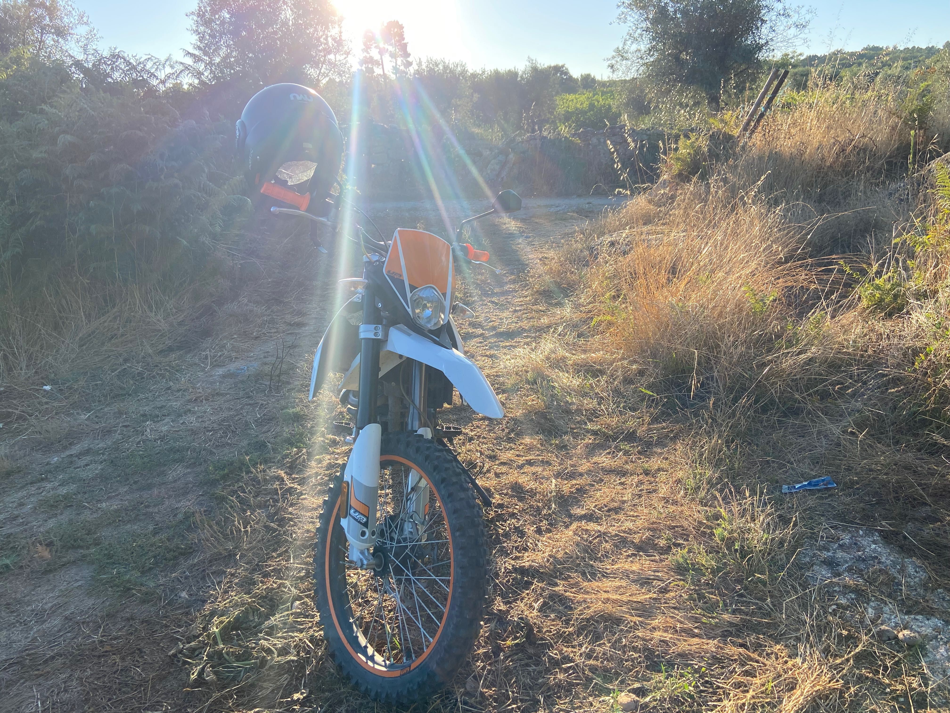 Mota como nova Um dsr 125 ex