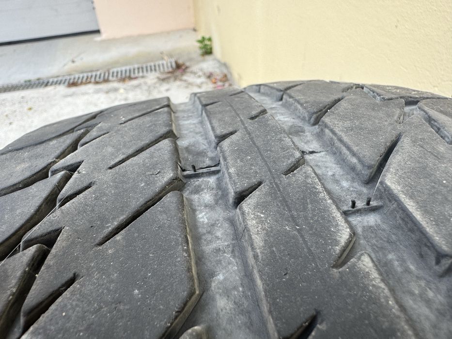 Pneus 225/40 R18 de inverno semi novos