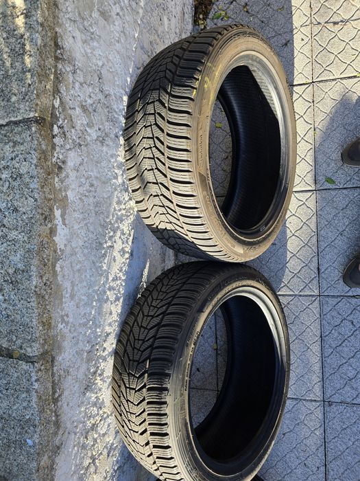 Pneus 235/44/18 Tesla