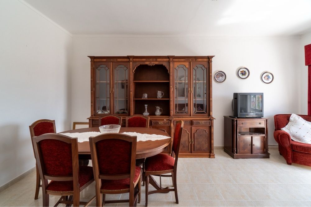 Sala de jantar movel + mesa+cadeiras+movel TV + mesa de apoio