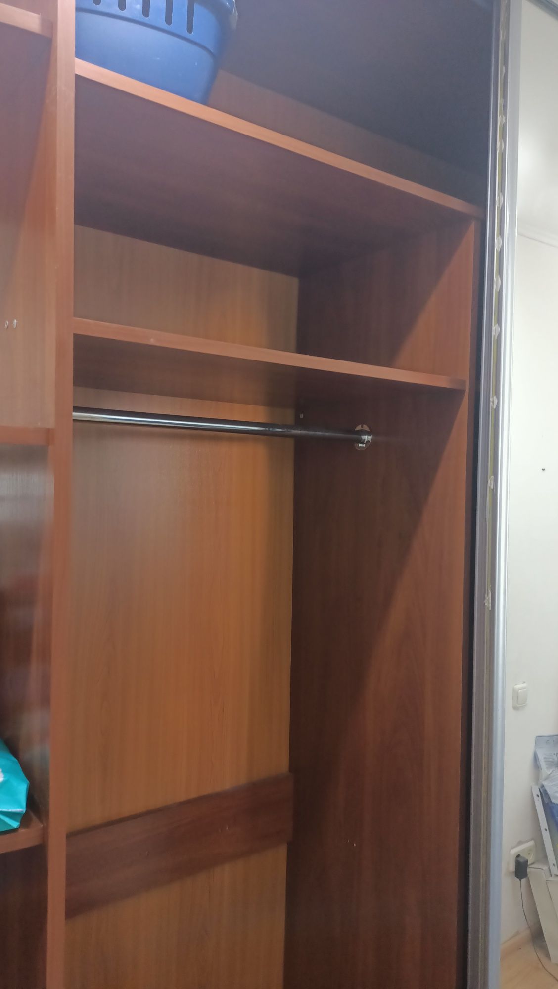 Продам в приходую Шкаф купе