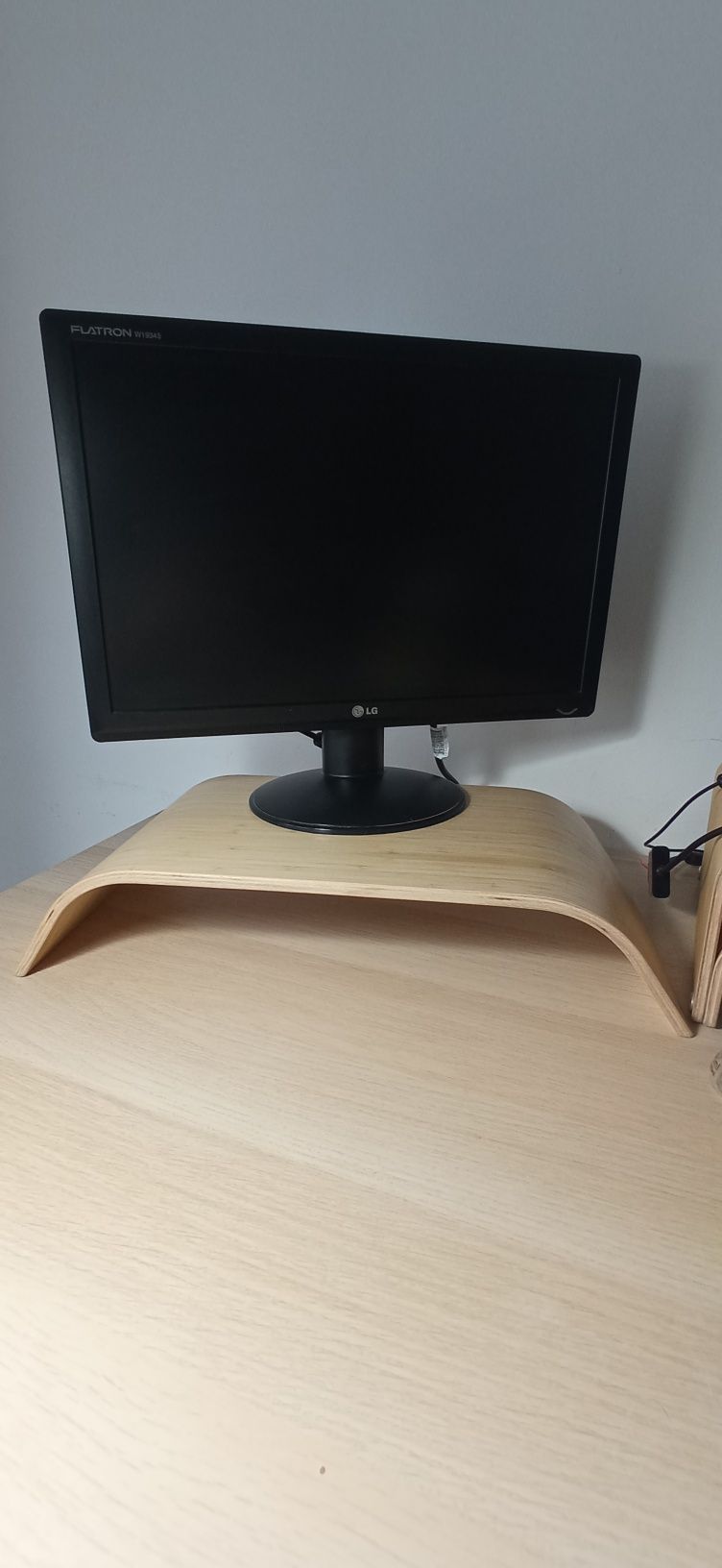 LG Flatron W1934S 19"