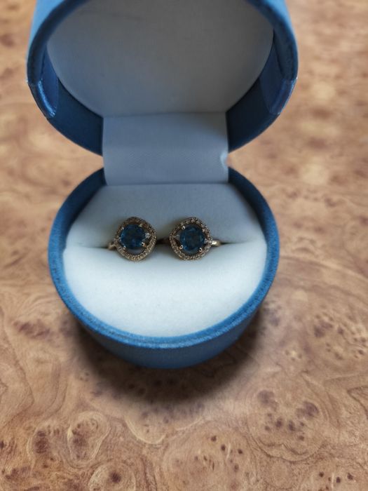 Продам золоті сережки з топазом