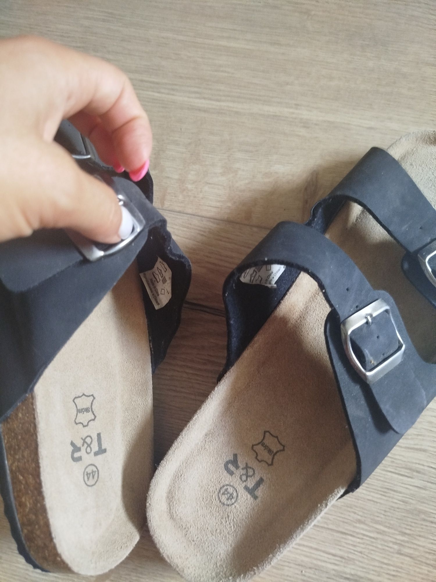 Nowe laczki, sandały, zamszowe rozm 44, buty, klapki, skóra