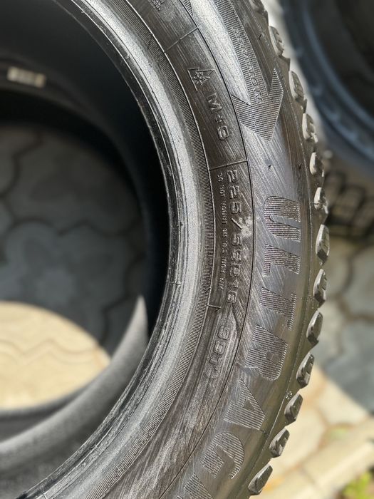 Шини Goodyear UltraGrip Ice Arctic 225/55 R16 99T (шип)