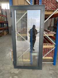 Drzwi aluminiowe zewnetrzne