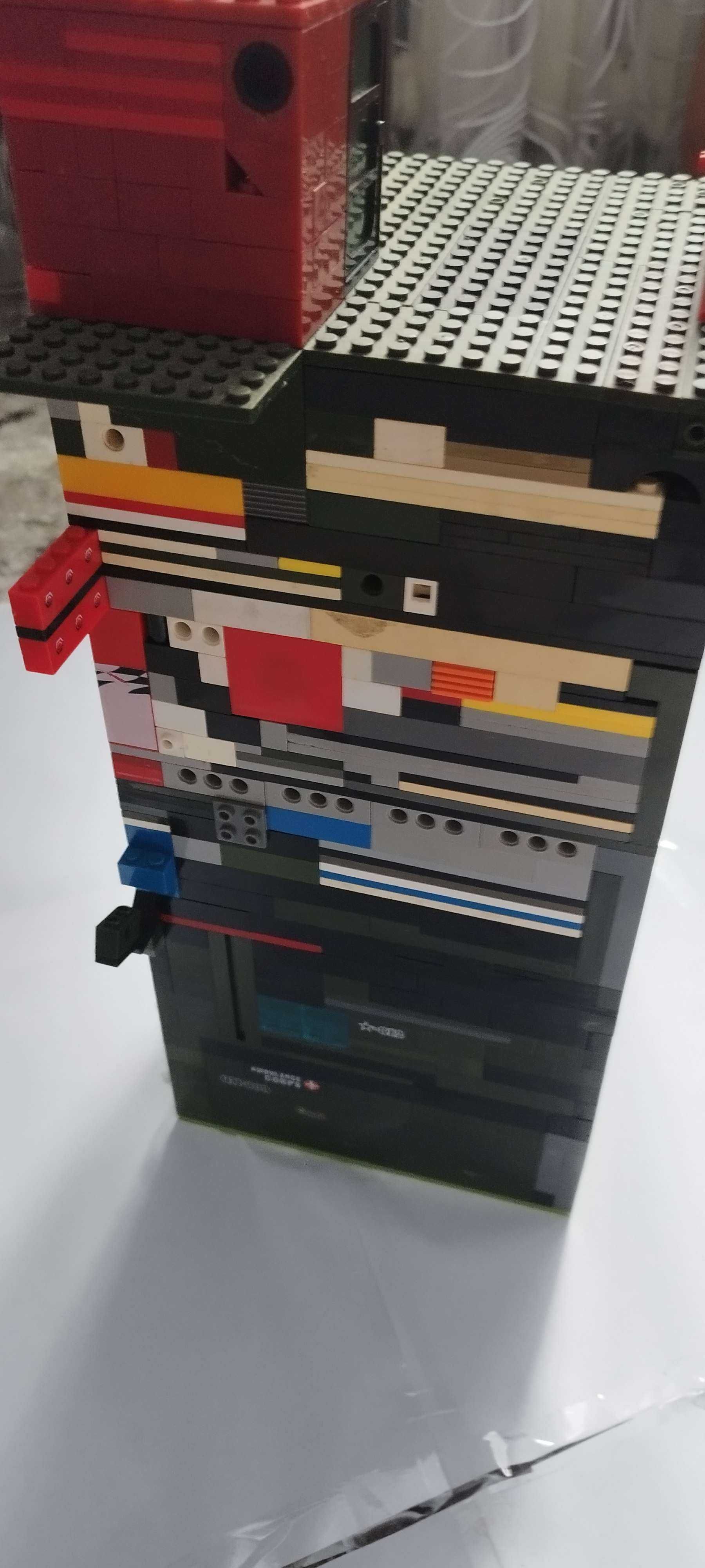 Лего Саморобна Вежа 30 см на платформі