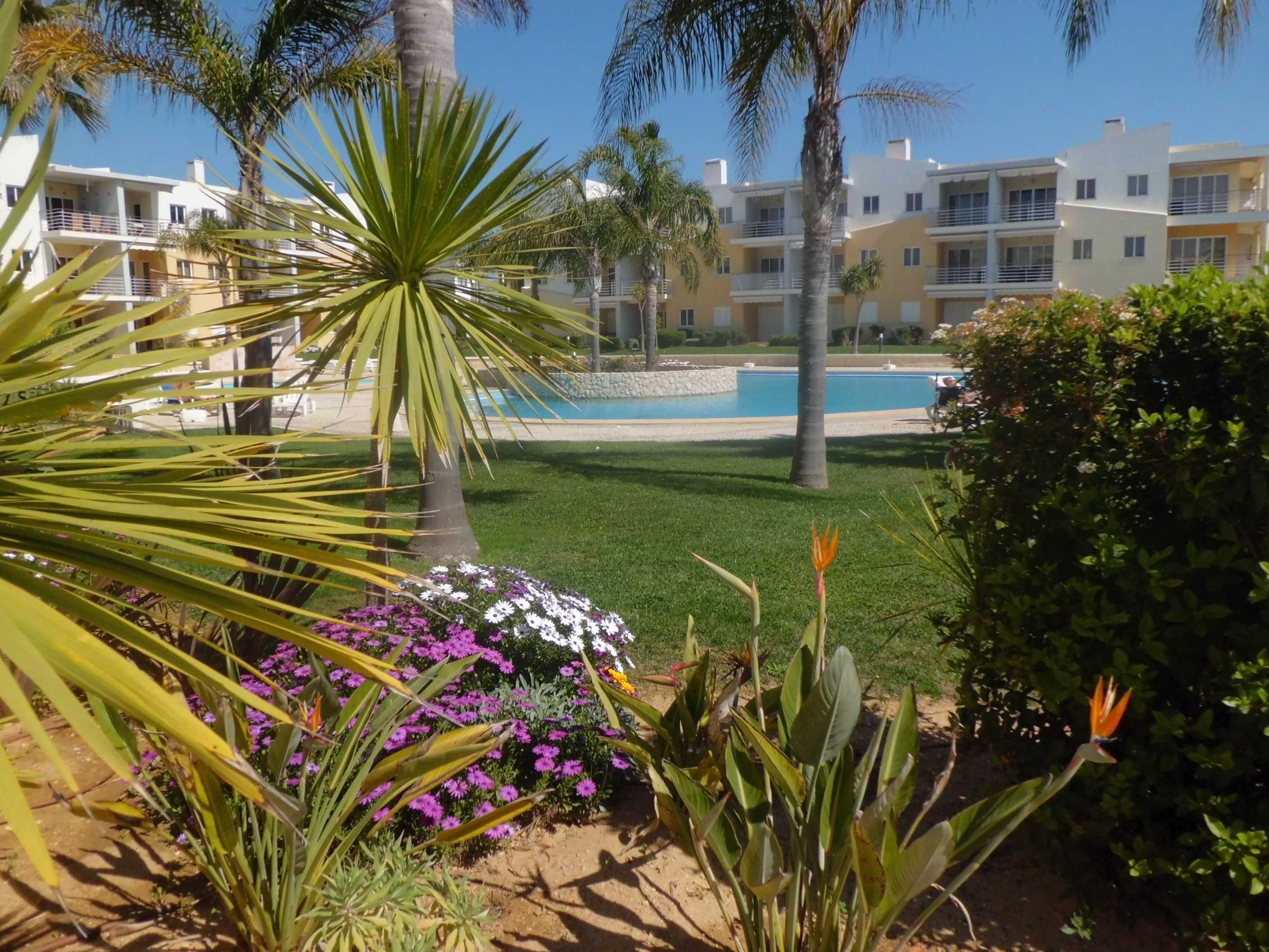 Alvor, T1, To, com piscinas e jardim, a partir de 30 Agosto.