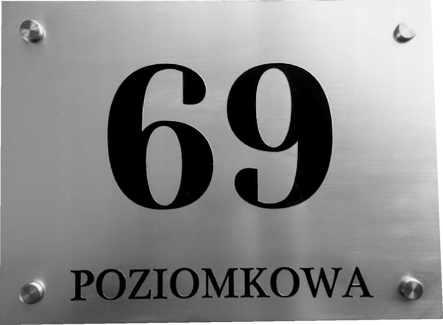 Tabliczka tablica na dom z numerem i nazwą ulicy grawerowana laserem