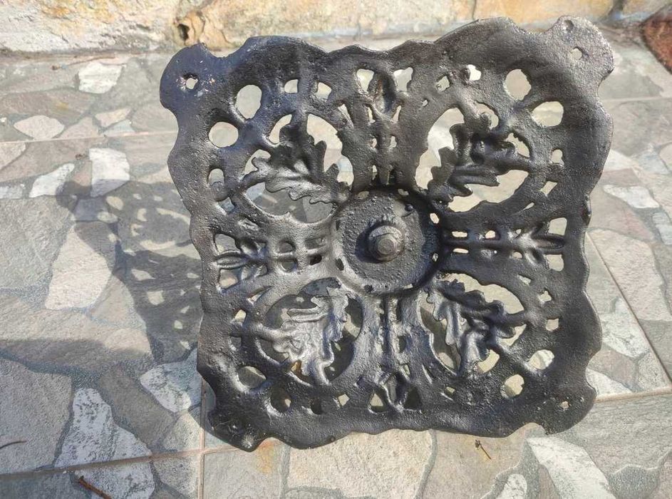 Secesyjny żeliwny stojak pod choinkę