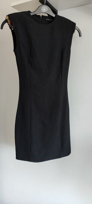 Dopasowana sukienka Mango XS 34 czarna elegancka