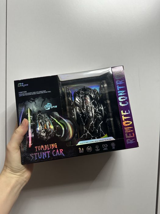 Машинка на радіо керуванні