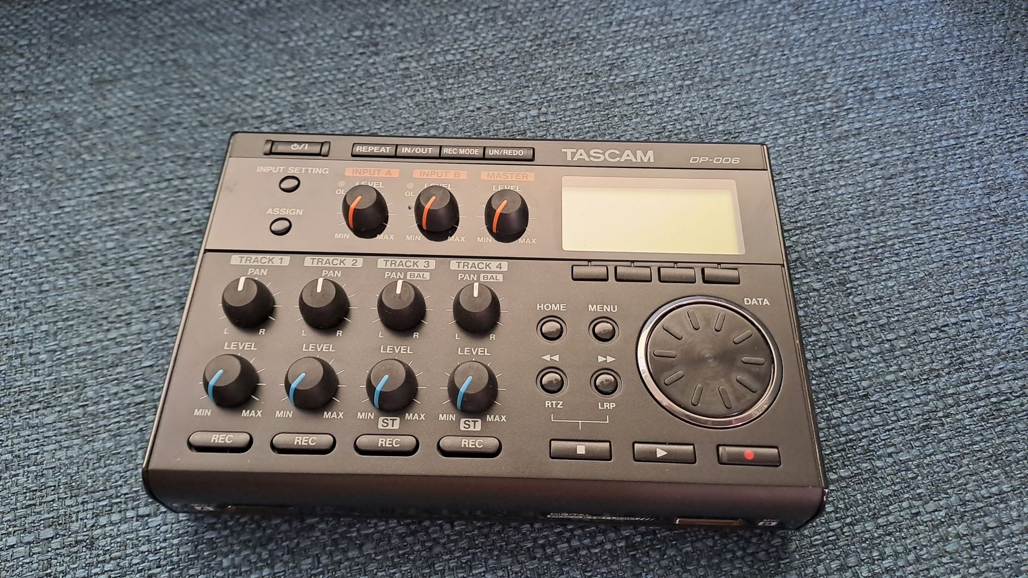 Tascam DP-006 z zasilaczem, wielosladowe studio kompaktowe