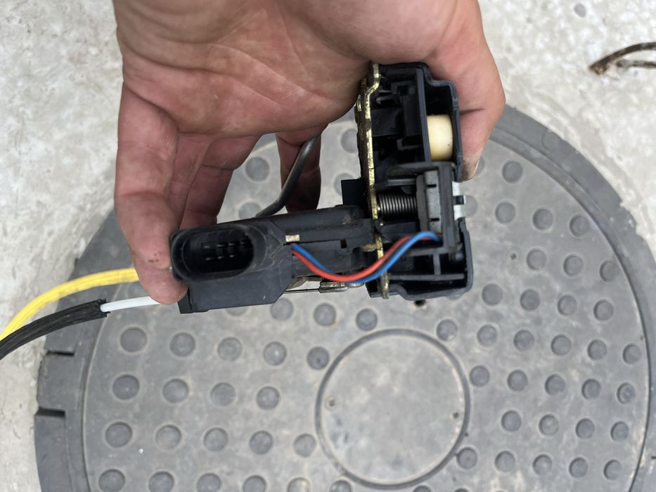 Замок задней двери ауди а6с5