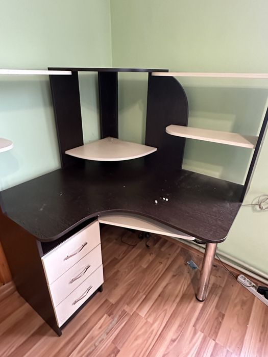 Компʼютерний стіл