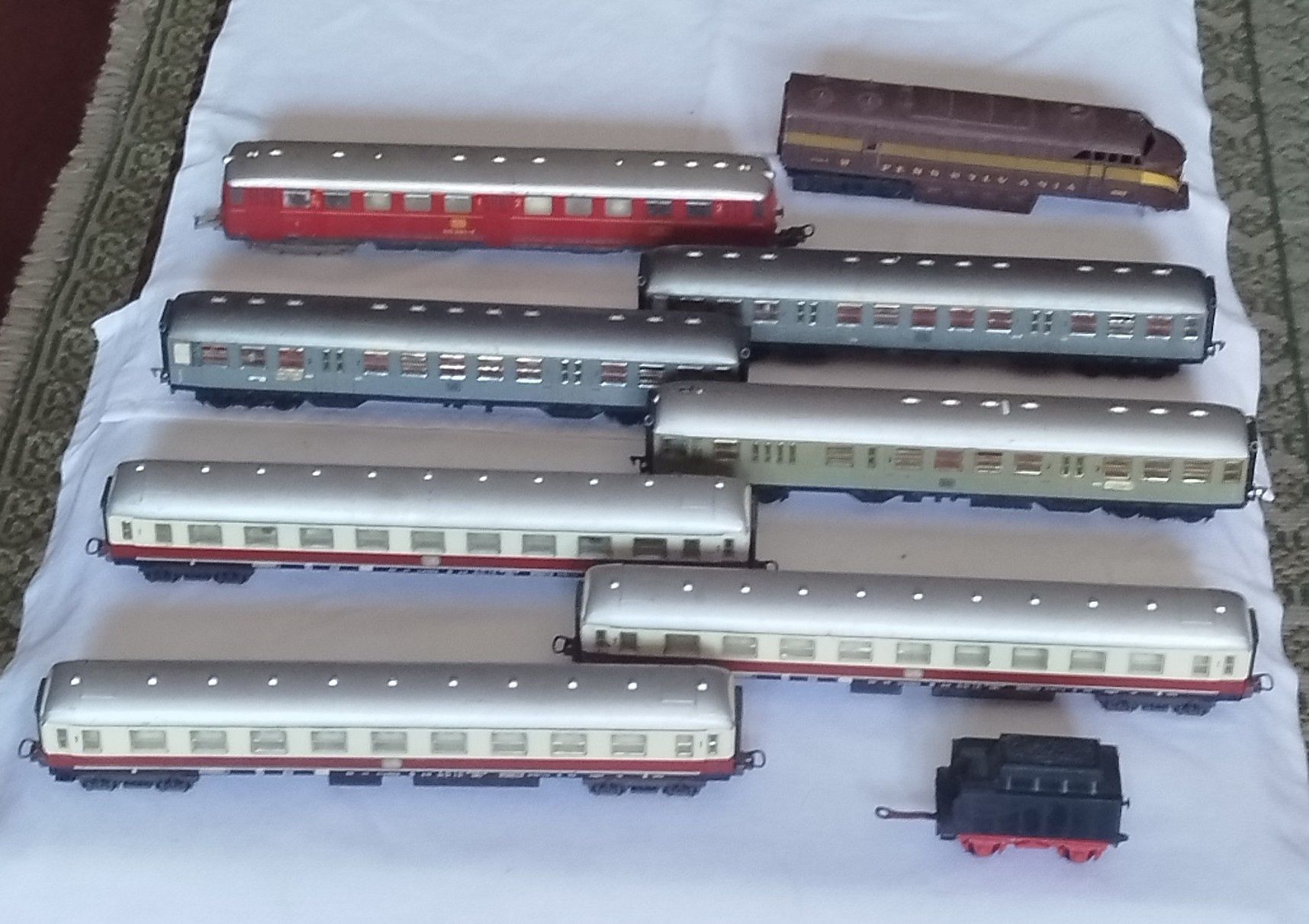 6 Carruagens e duas Locomotivas mais linhas