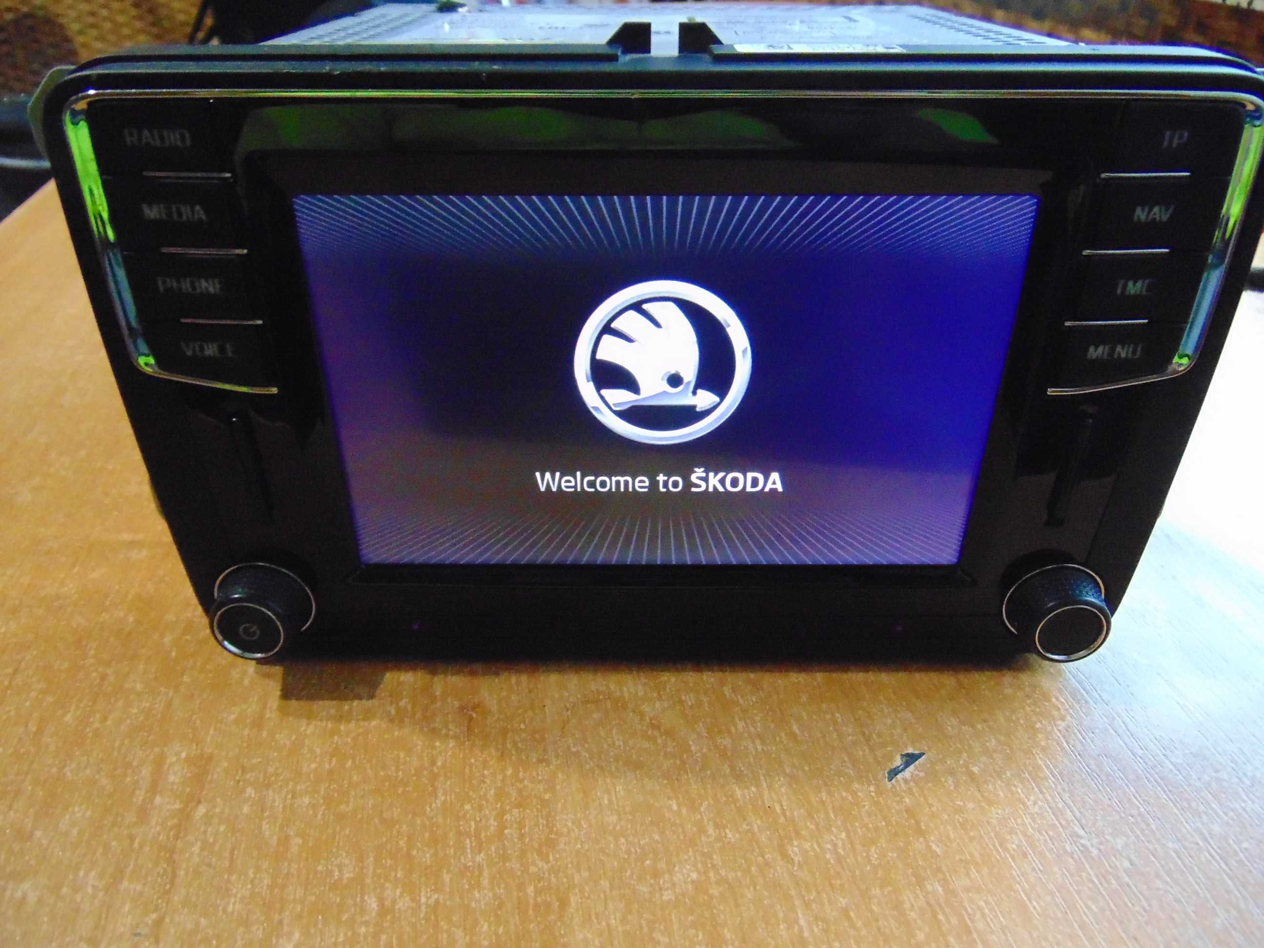 radio nawigacja MIB STD2 PQ skoda  oryginał stan bdb 5l0_035_680_E