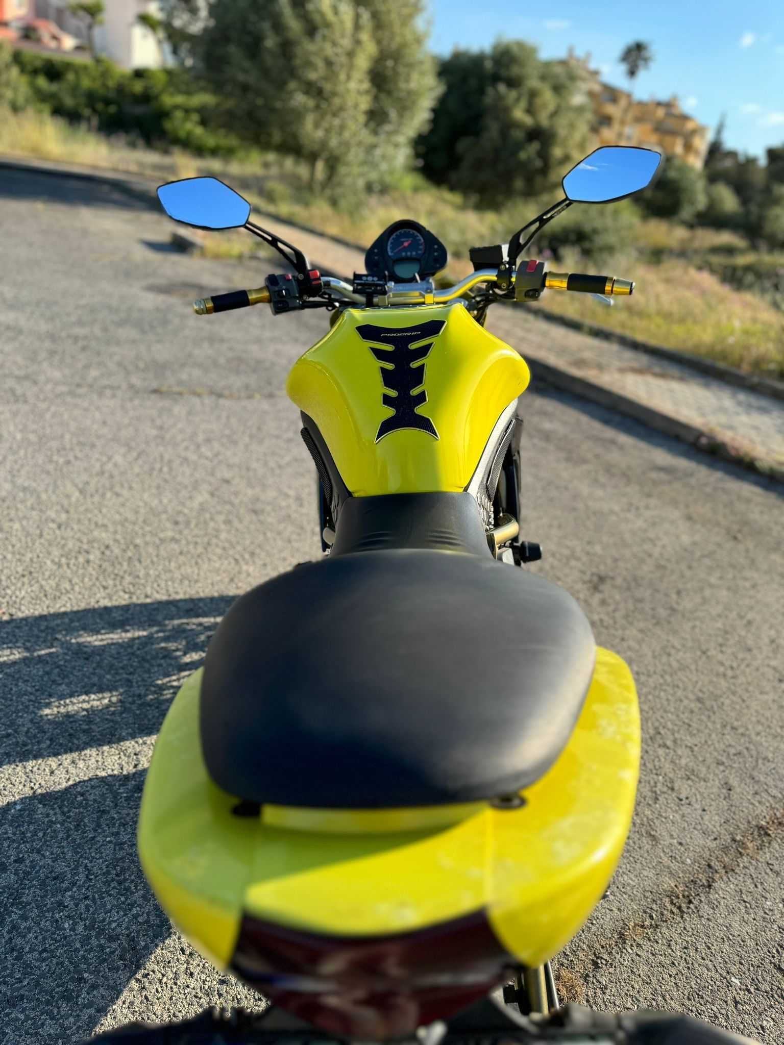 Kawasaki ER-6N revisão recente