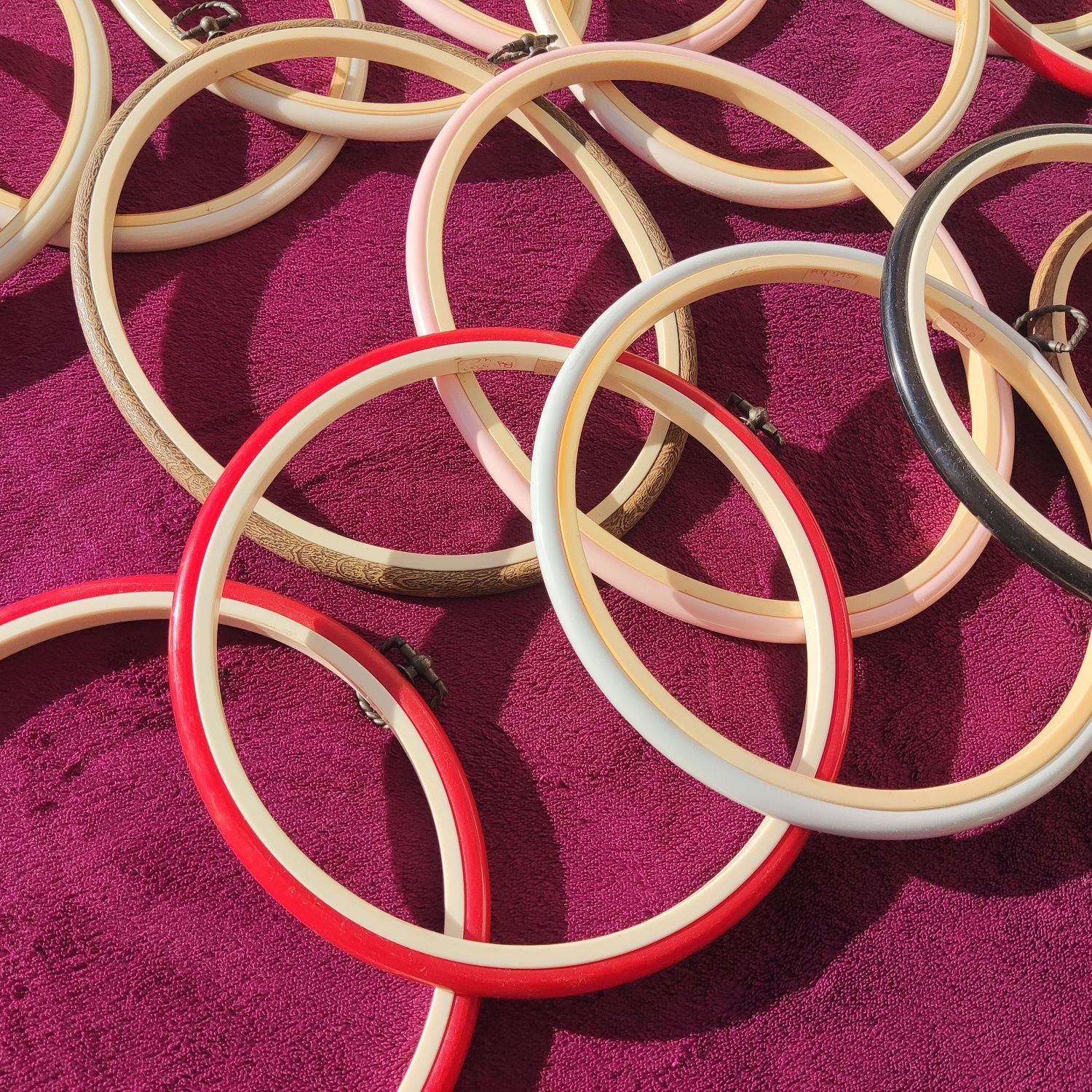 Grande conjunto de molduras /aros para bordados
