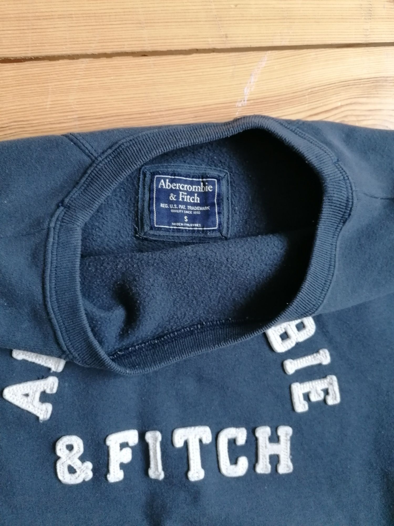 Granatowa bluza Abercrombie & Fitch