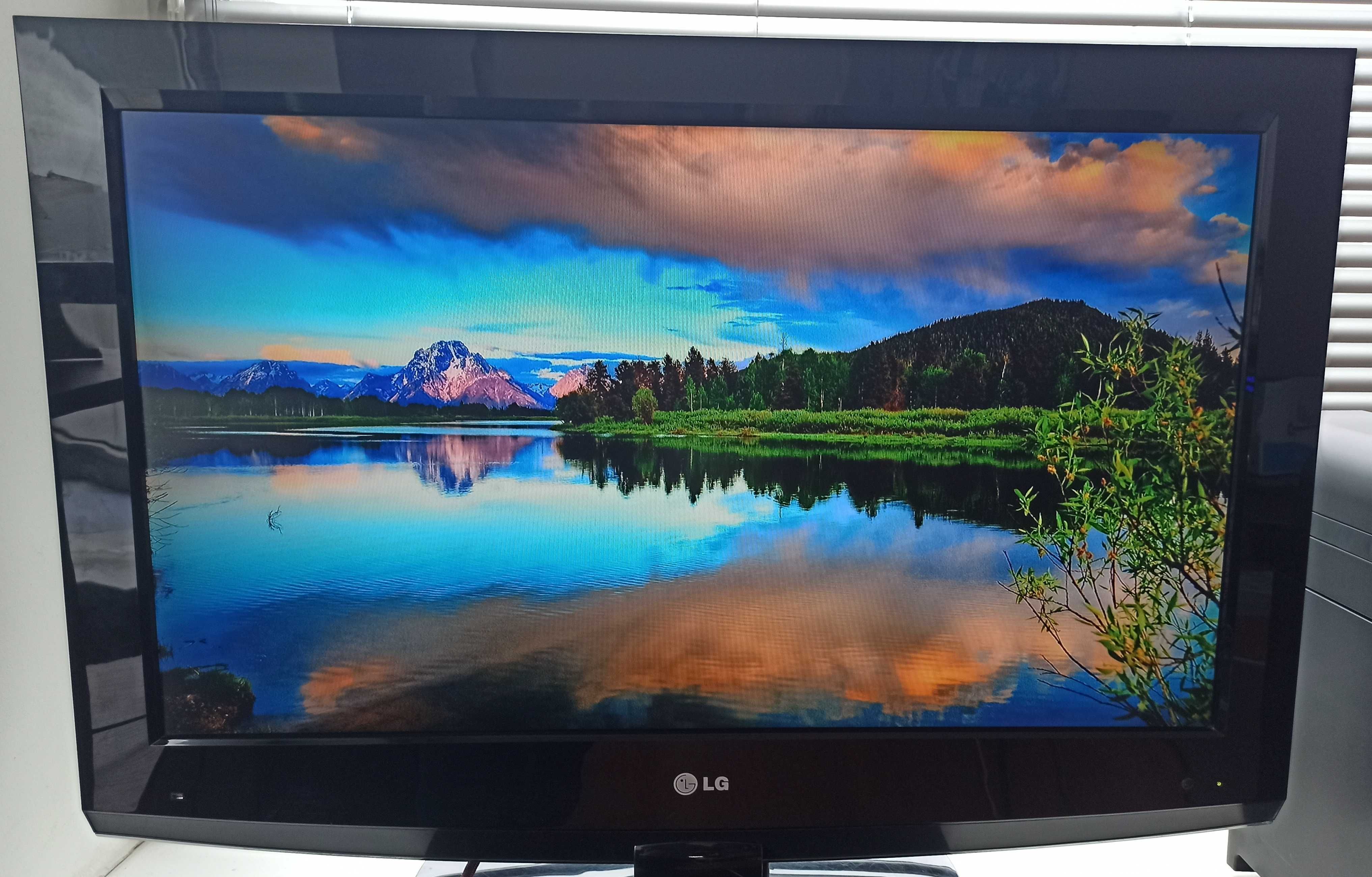 Телевизор LG 32LB76-ZD