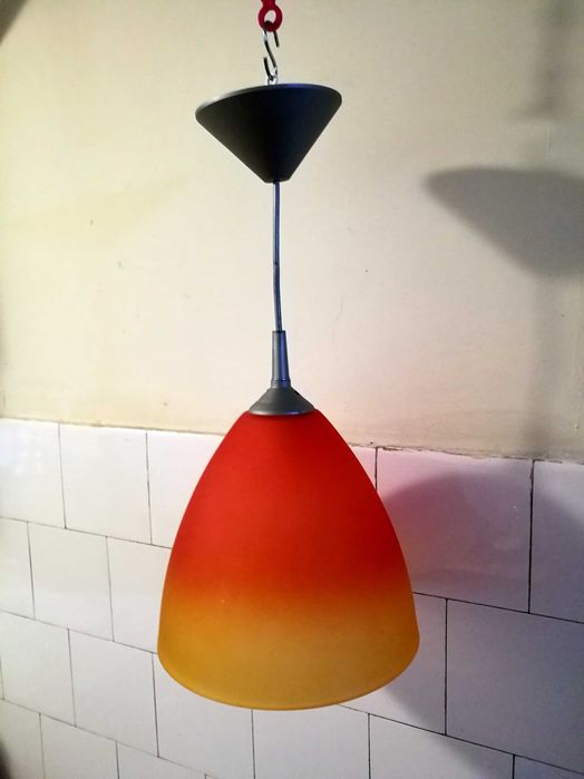 Lampa wisząca 1 punktowa.