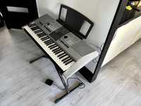 Keyboard Yamaha E413 w bardzo dobry stanie + pokrowiec, pedał i statyw