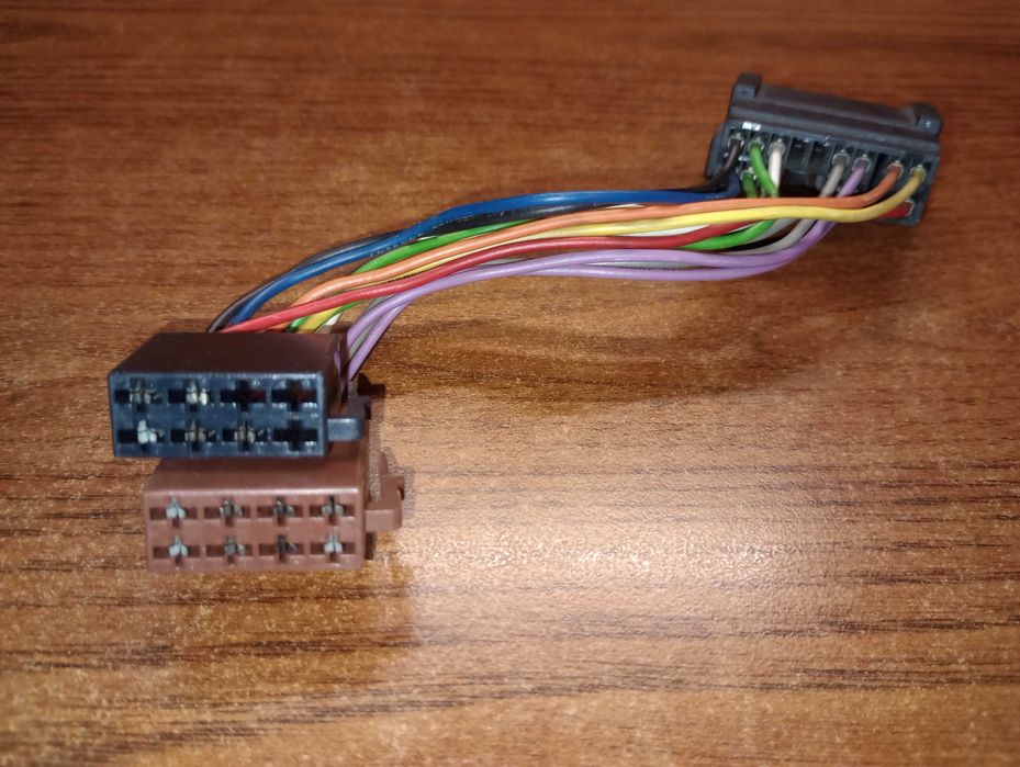 Wiązka ISO radia samochodowego