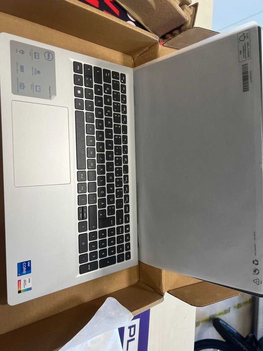 Dell Inspiron 15 3530 i7-1355U 16GB Ram 512 GB SSD Win 11 Srebrny