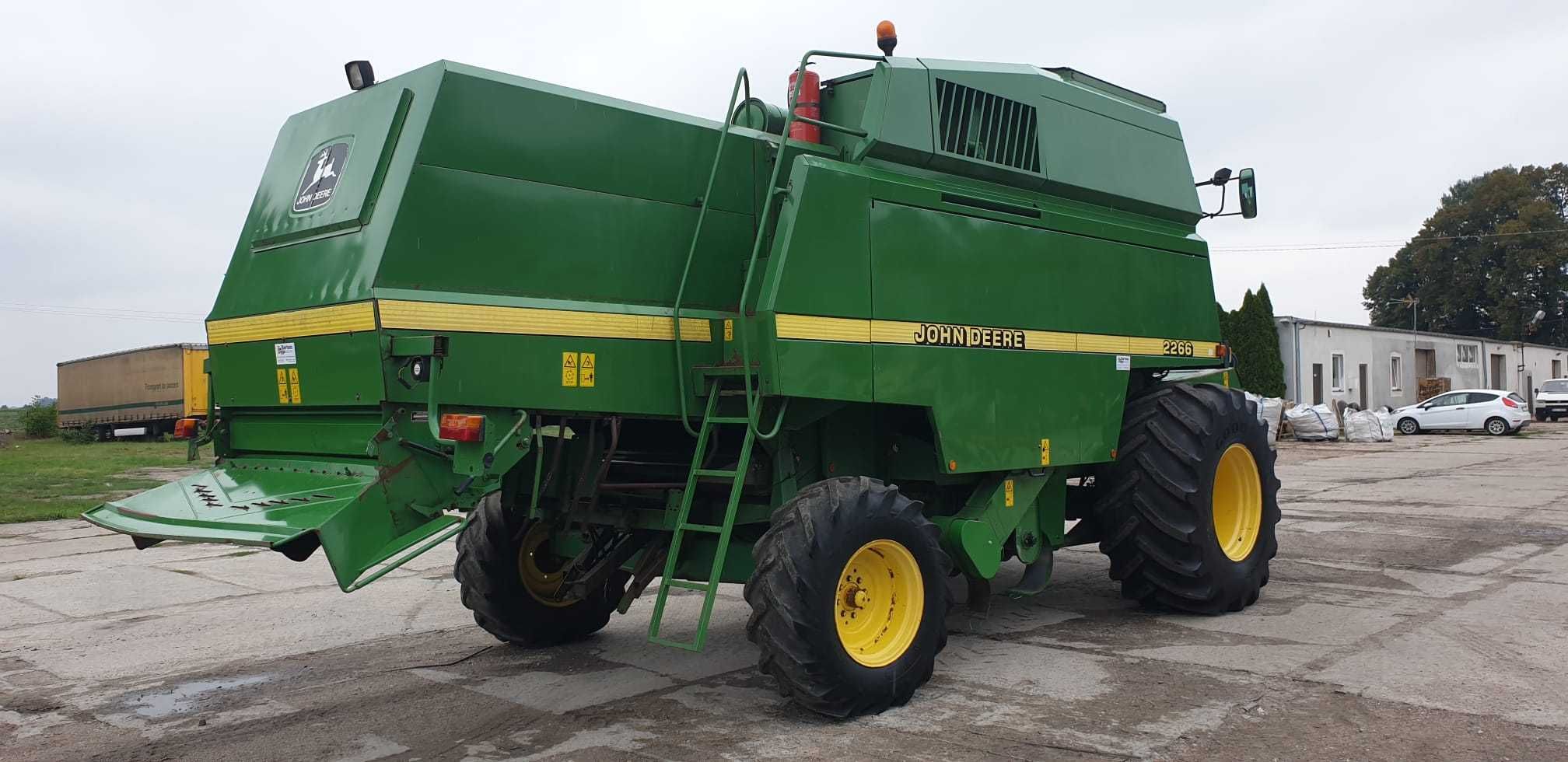 Kombajn John Deere 2266 sprowadzony hydrostat rozrzutnik plew