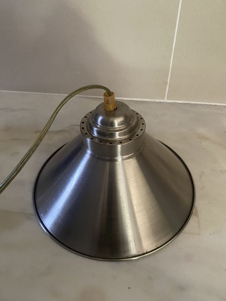 Iluminacao de teto pendente em inox