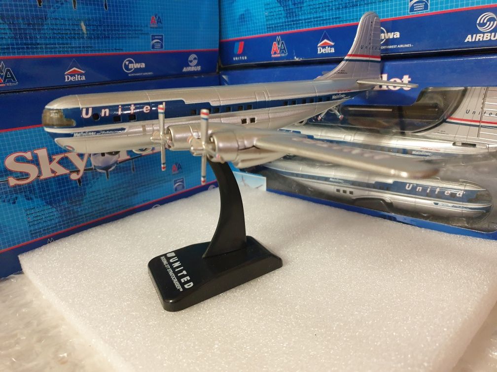 1/100 Sky Pilot 20375A Boeing Stratocruiser 377 United