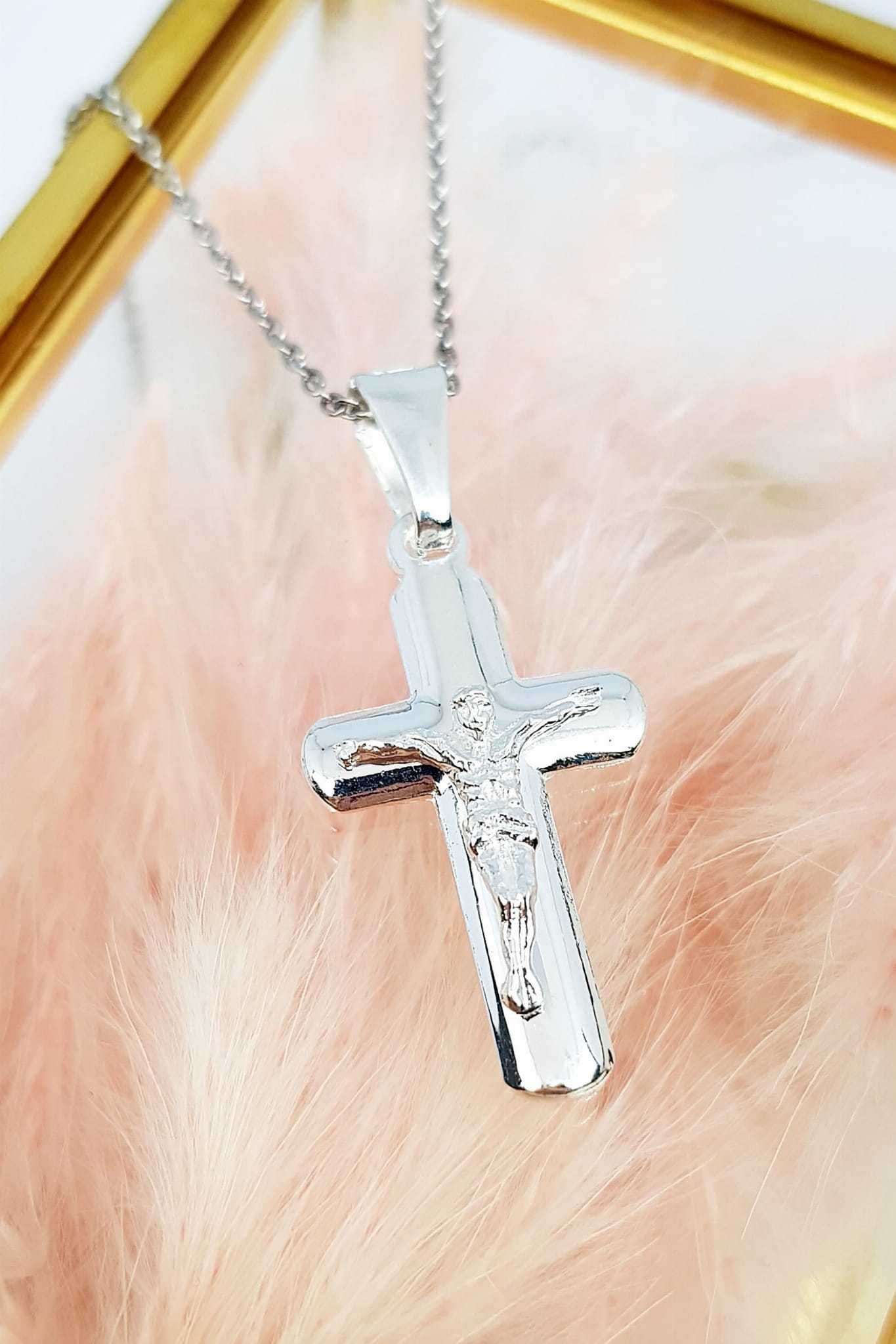 Srebrna zawieszka do łańcuszka krzyżyk z Jezusem 925