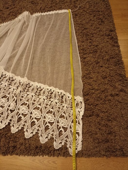 Bardzo ładna biała firanka z gipiurą