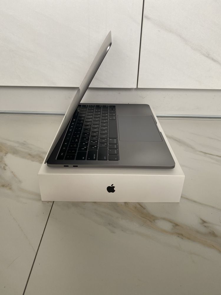 MacBook Pro 2019 13 дюймов Space Gray Touch Bar