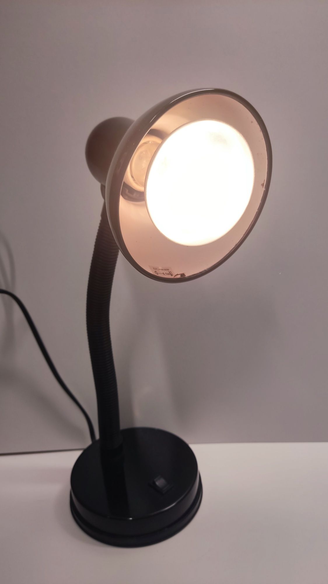 Lampa biurkowa na żarówkę E27