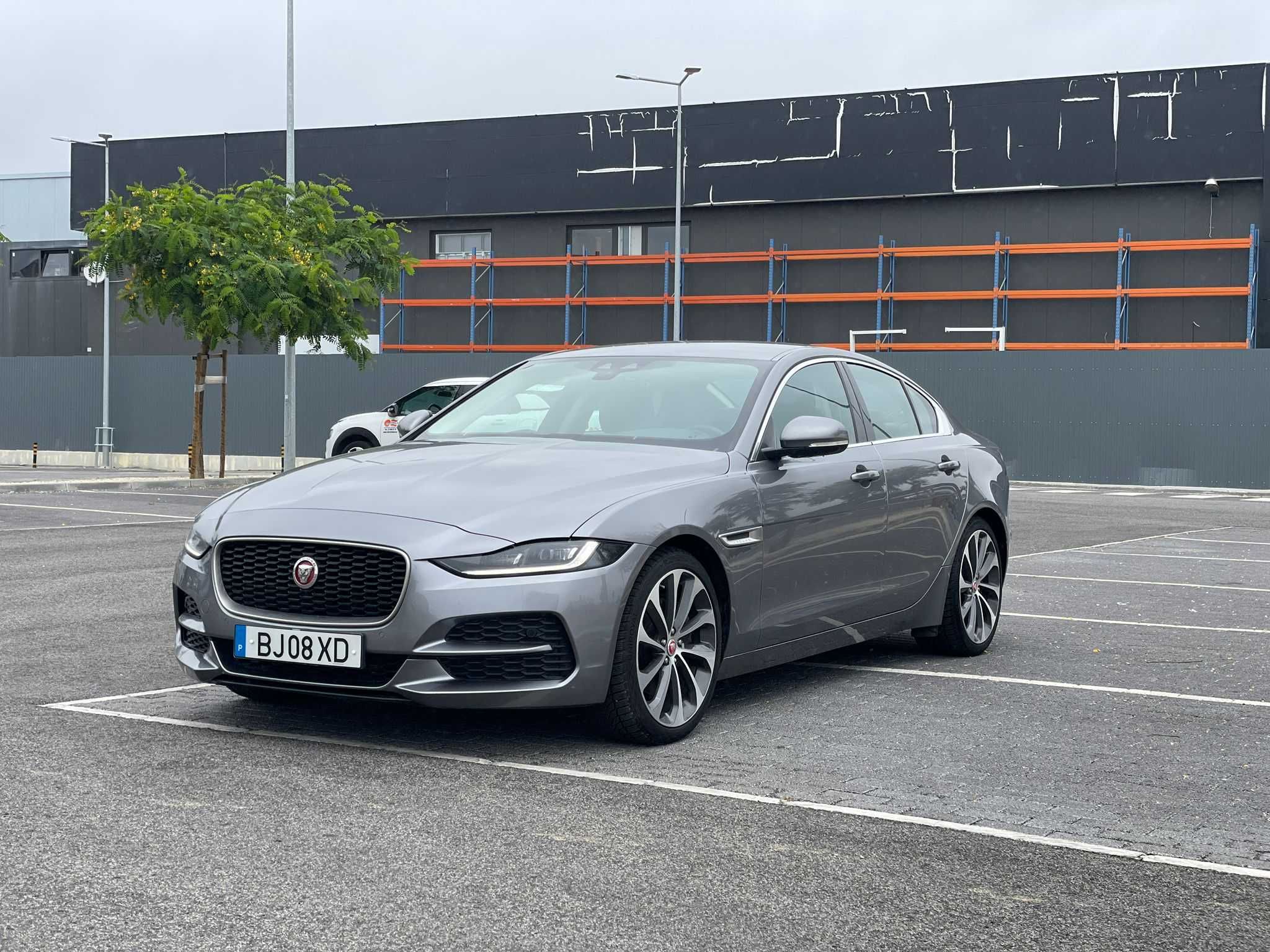 JAGUAR Xe Prestige Automático 2020 - revisões na Marca