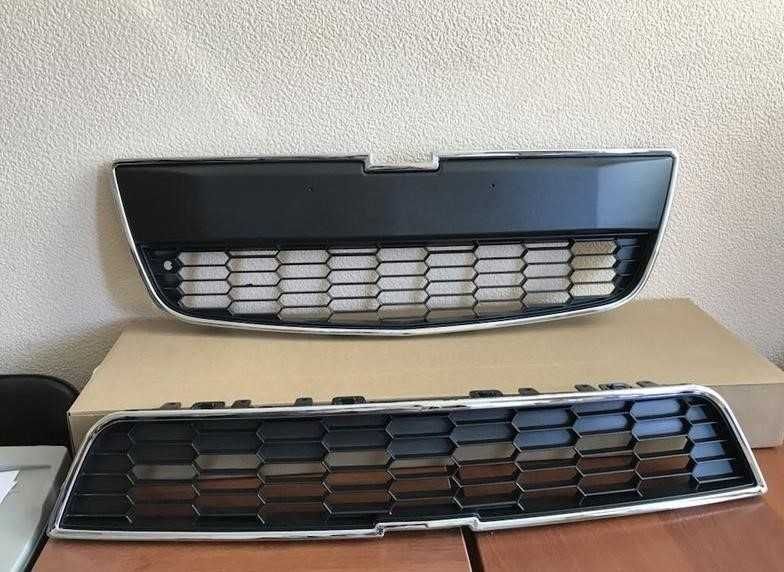Решітка Радіатора Решетка в Бампер Chevrolet Aveo T300 Sonic USA