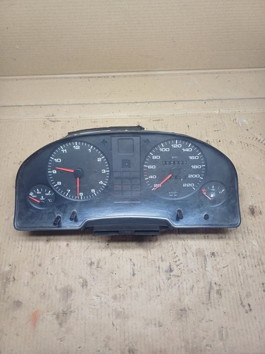 Audi 80 B-4 панель приборів приладів щиток приборів приладив