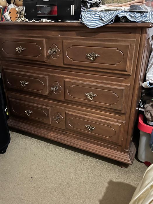 Conjunto quarto completo – cama, cómoda e mesas de cabeceira