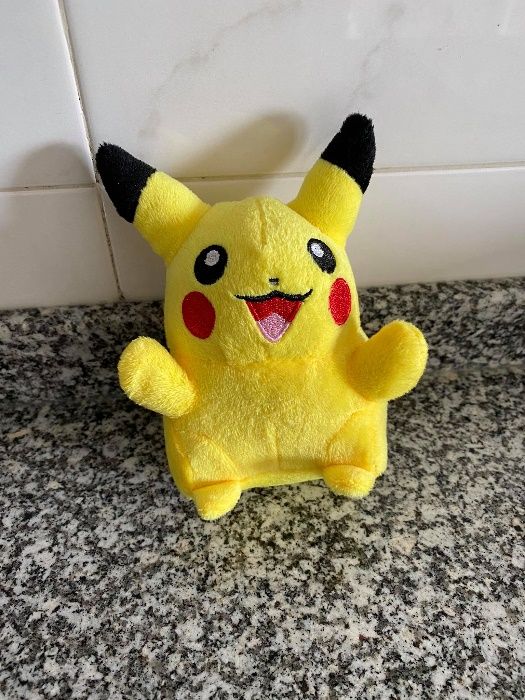 Pokémon peluche pikachu