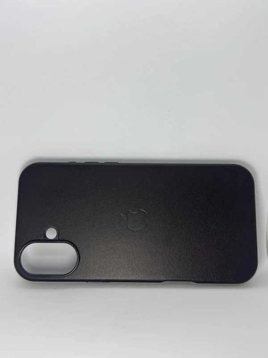 Capa Leather Preta para iPhone 16 Plus - Nova e Embalada