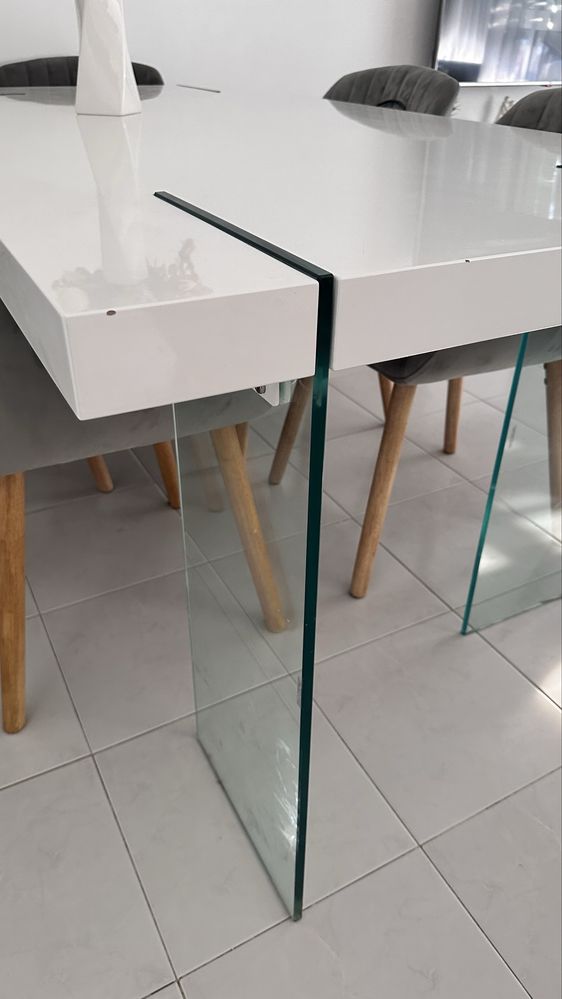 Vendo mesa /sem as cadeiras
