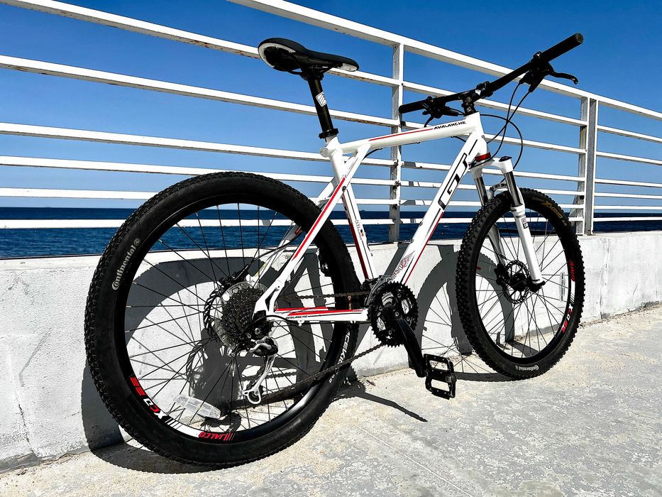 Велосипед GT Avalanche® Elite 26 Deore XT Вилка RockShox