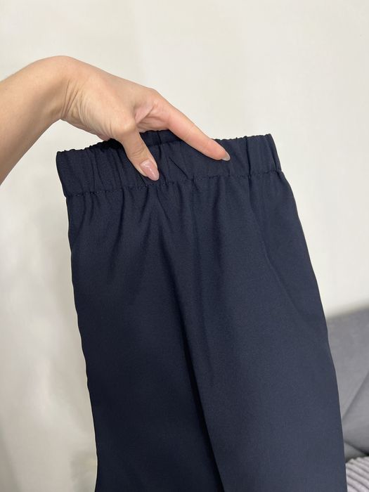 18 розмір нові темно сині штани брюки ззаду на резинці прямі