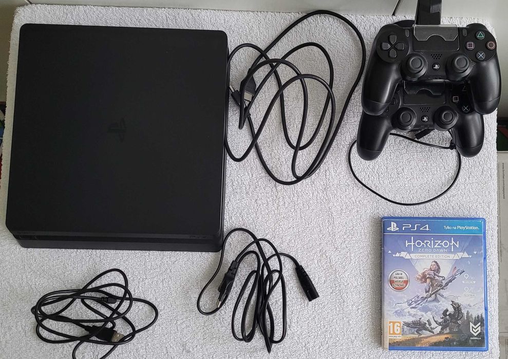 Konsola PlayStation PS4 Slim 1 TB +2 pady, gra horizon, stacja ładując