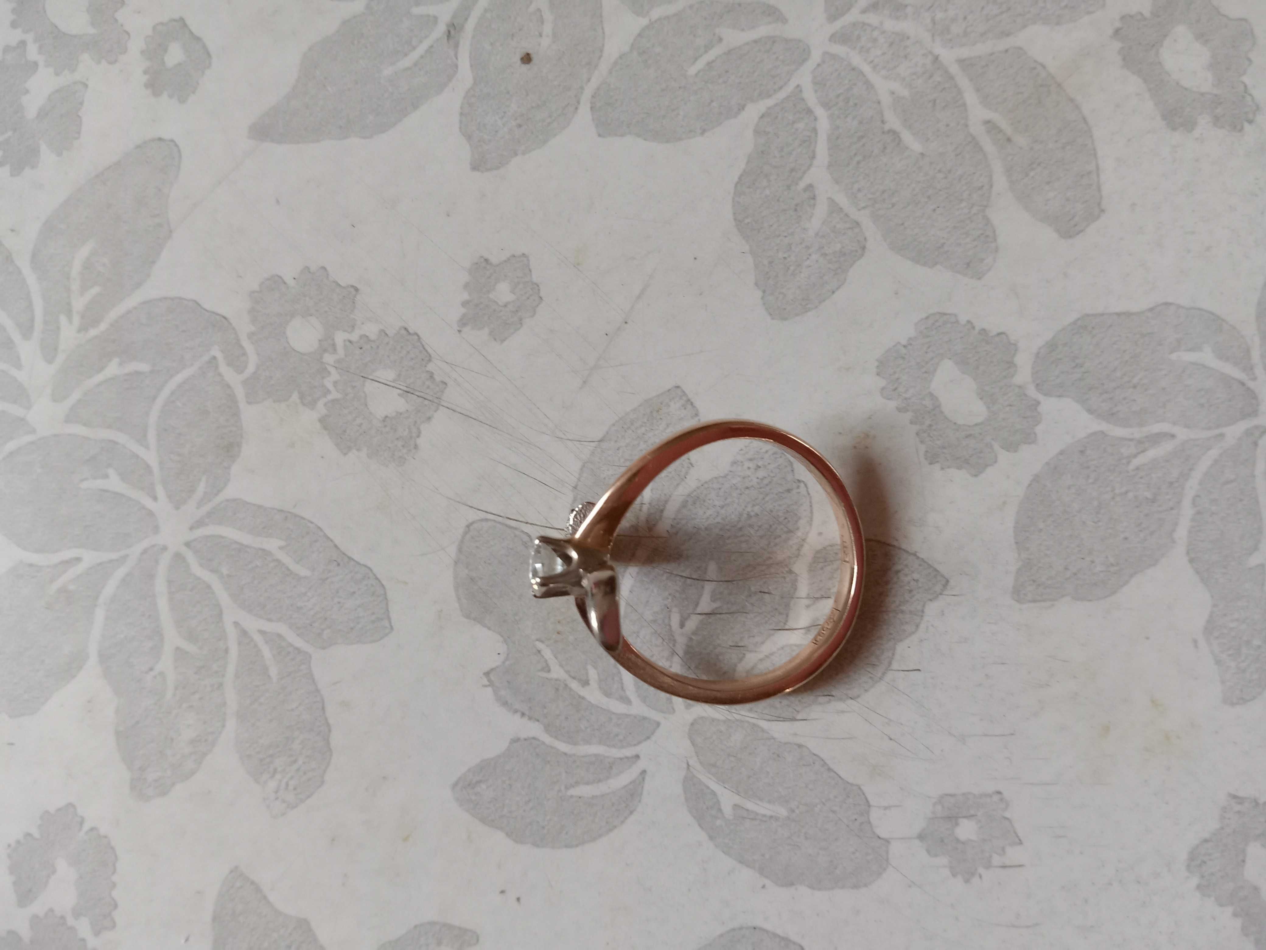 Оригинальное Золотое кольцо с брильянтом 0, 22 kt