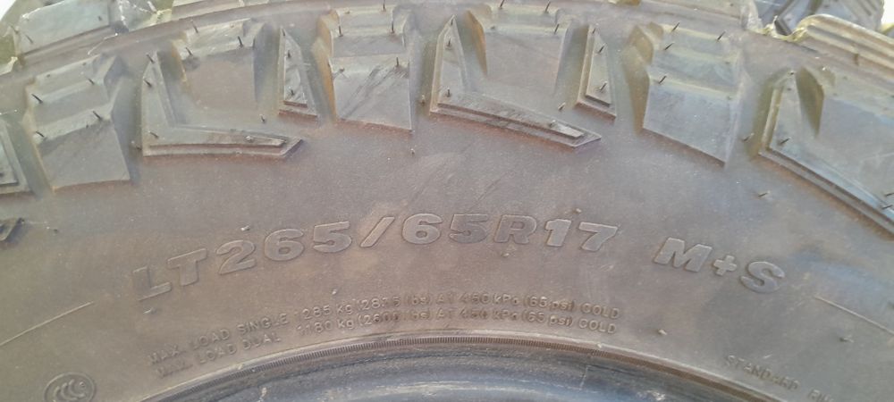 Резина на внедорожник,практически новая