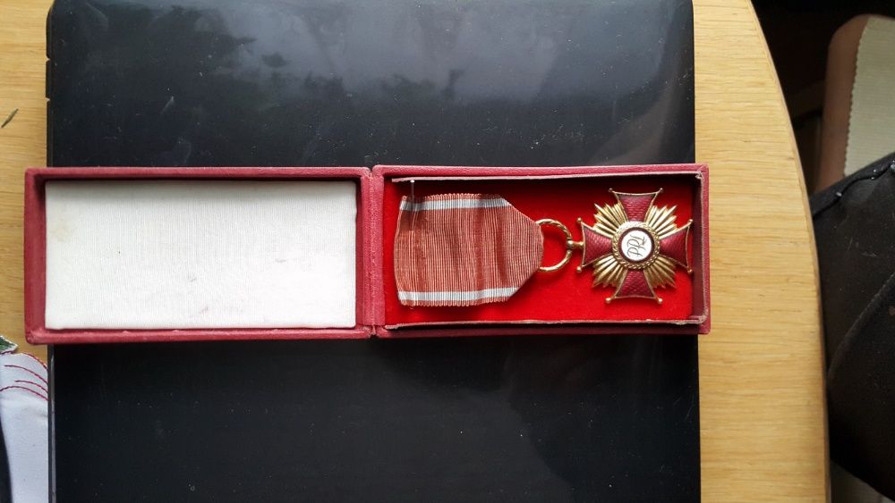 Złoty medal , krzyż odznaka PRL